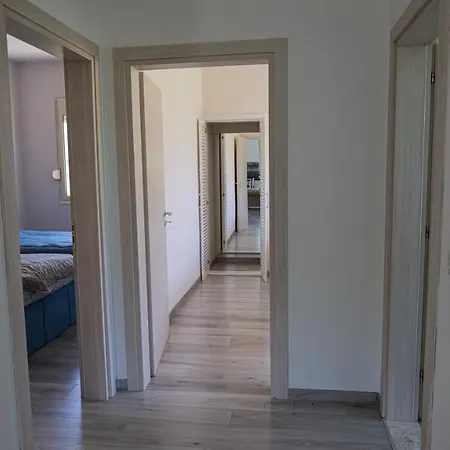 Holiday home Petrela Homes Mirash